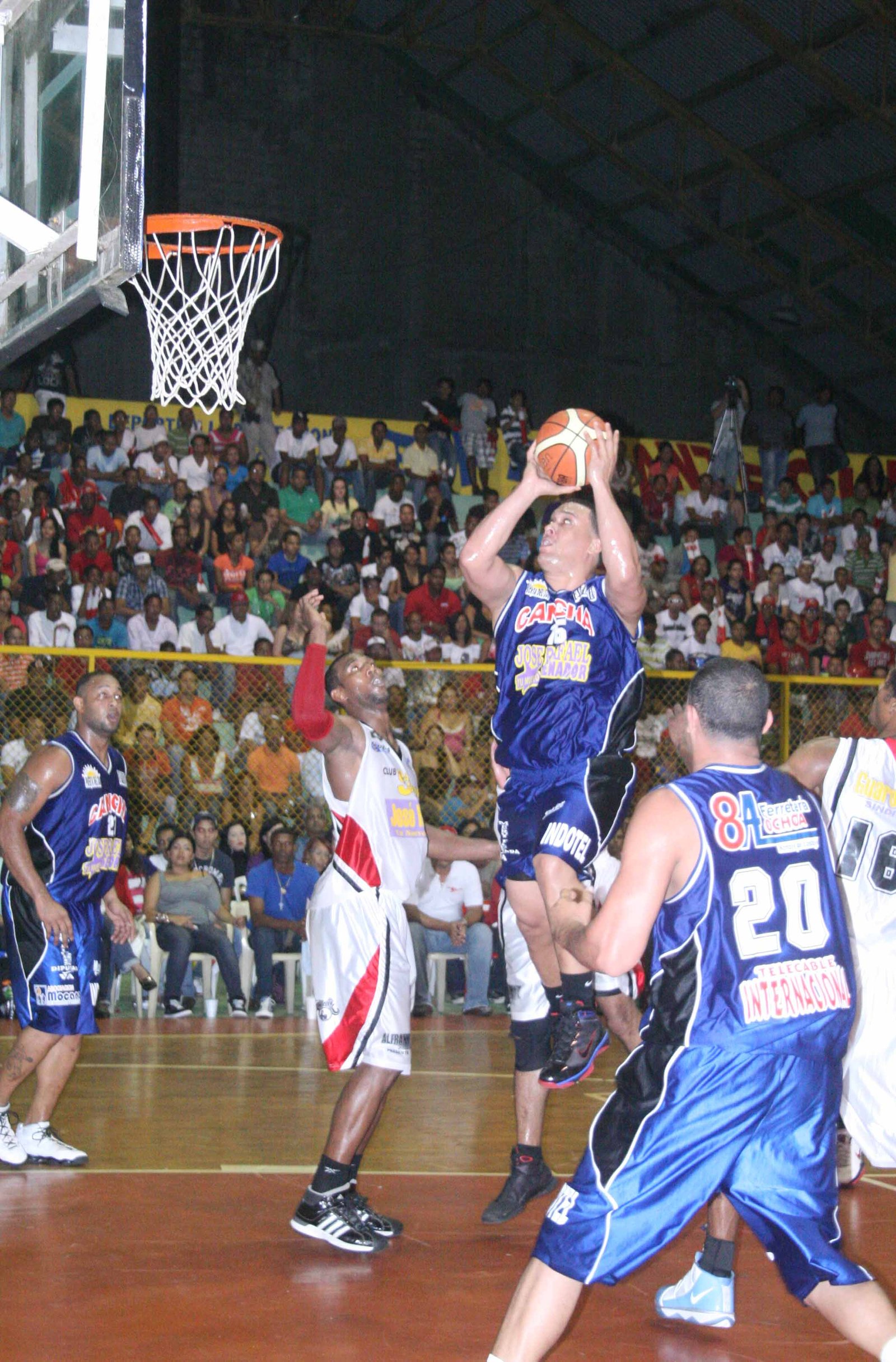 Acción de la final entre La Cancha y el San Sebastián en la justa del 2010